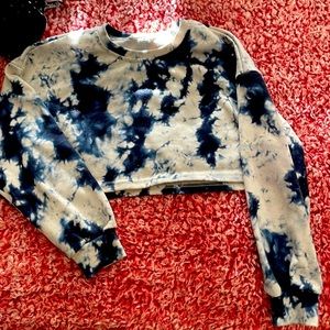 I’m selling a marble/tie dye crop top for girls. This is from shien.